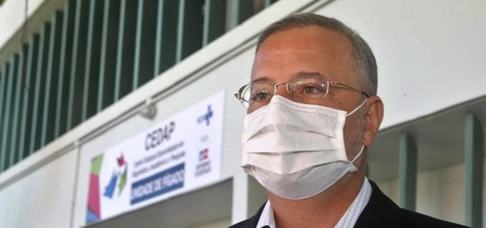 Ministério mudou horário de chegada das vacinas na Bahia sem explicações, diz secretário de Saúde