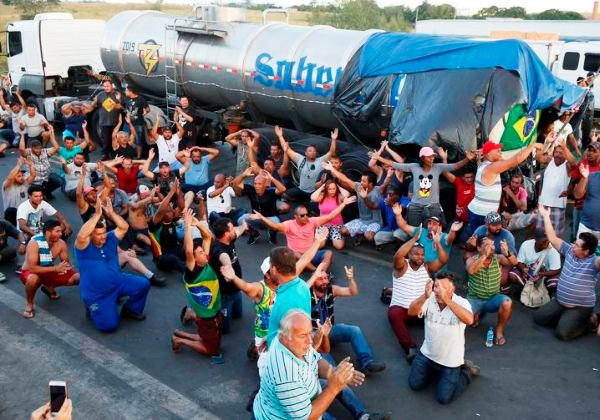 Busca pelo assunto ‘greve dos caminhoneiros’ cresce na internet