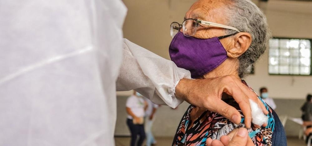 Bahia vacina mais de 182 mil pessoas contra Covid-19