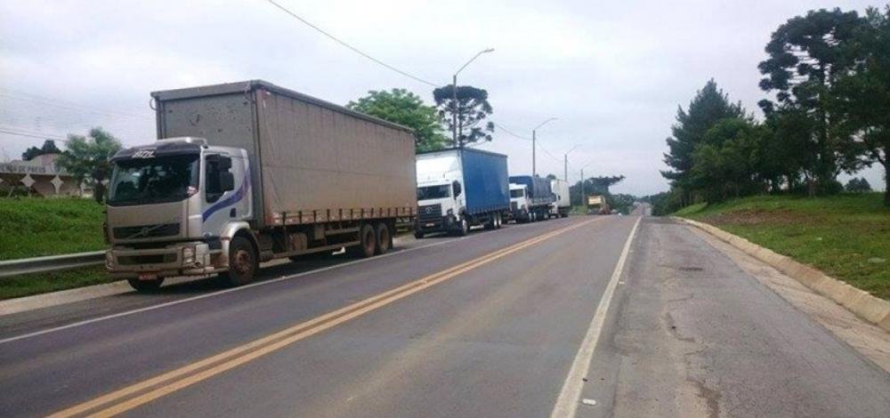 Greve dos caminhoneiros tem previsão de início nesta segunda-feira