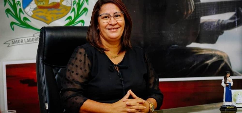 Prefeita de Juazeiro é diagnosticada com Covid-19