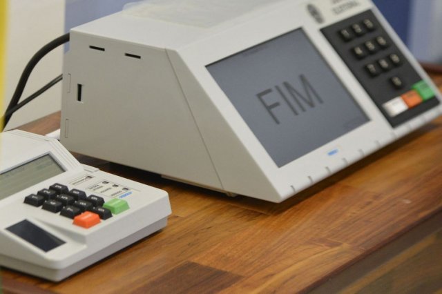 Eleitores de dois municípios vão às urnas neste domingo