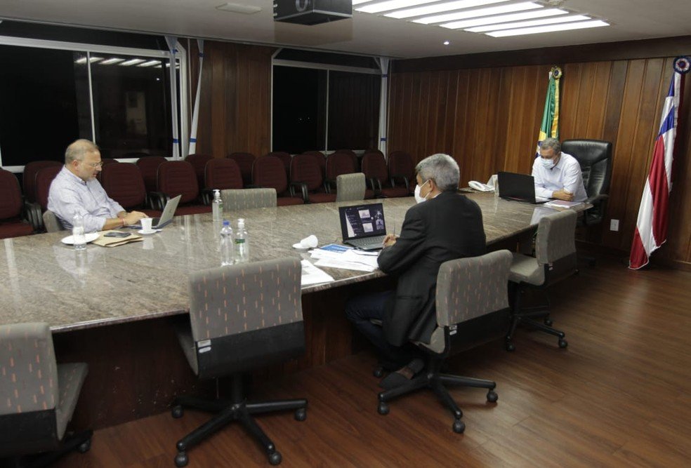 Governador discute critérios para retorno às aulas com prefeitos: 'Doença não está diminuindo'