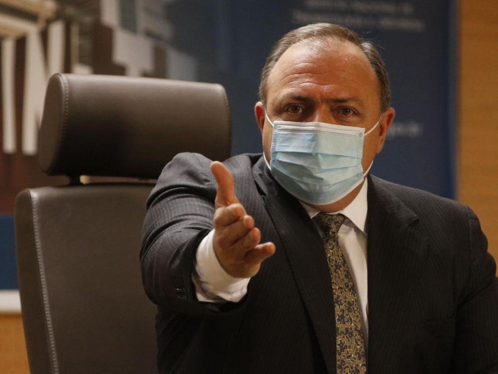  Confederação Nacional de Municípios pedem saída de Pazuello do Ministério da Saúde