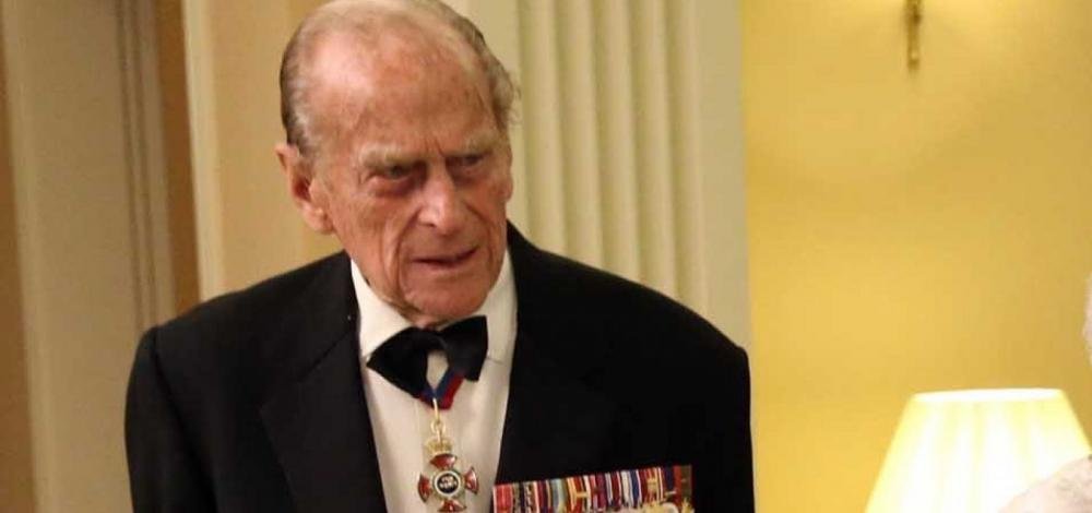 Príncipe Philip, é internado por 'medida de precaução' após se sentir mal