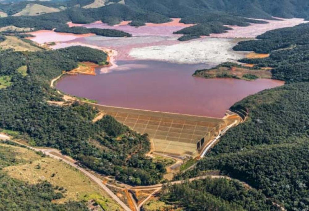 Vale removerá mais famílias por causa de riscos em barragens