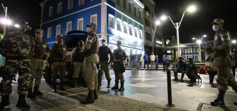 Doze pessoas são autuadas no primeiro dia do toque de recolher